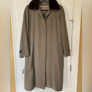 Vintage Burberrys Ladies 90’s twill green all weather/trench coat M